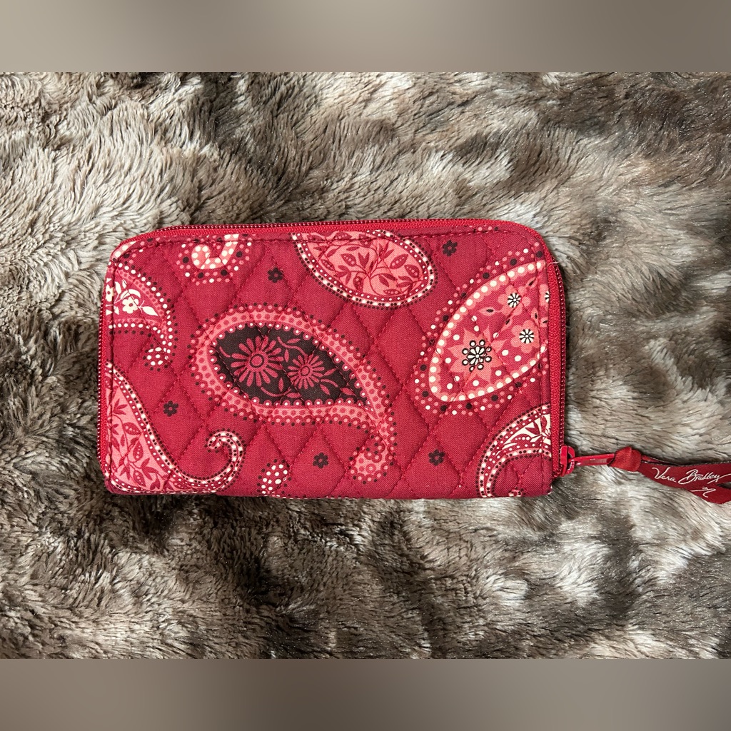 Vera Bradley Retired Mesa Paisley Red Zip Around Wristlet Wallet All-In-One
